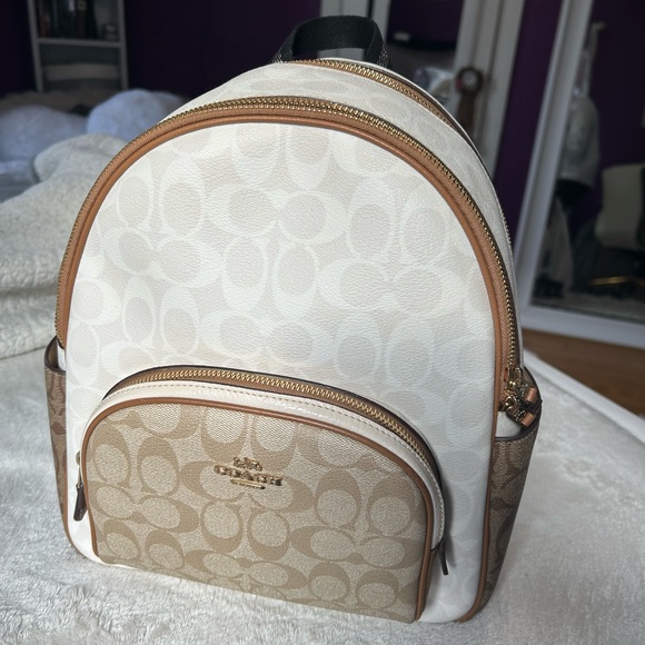 Coach Medium Court Backpack in Signature Canvas - Picture 5 of 11